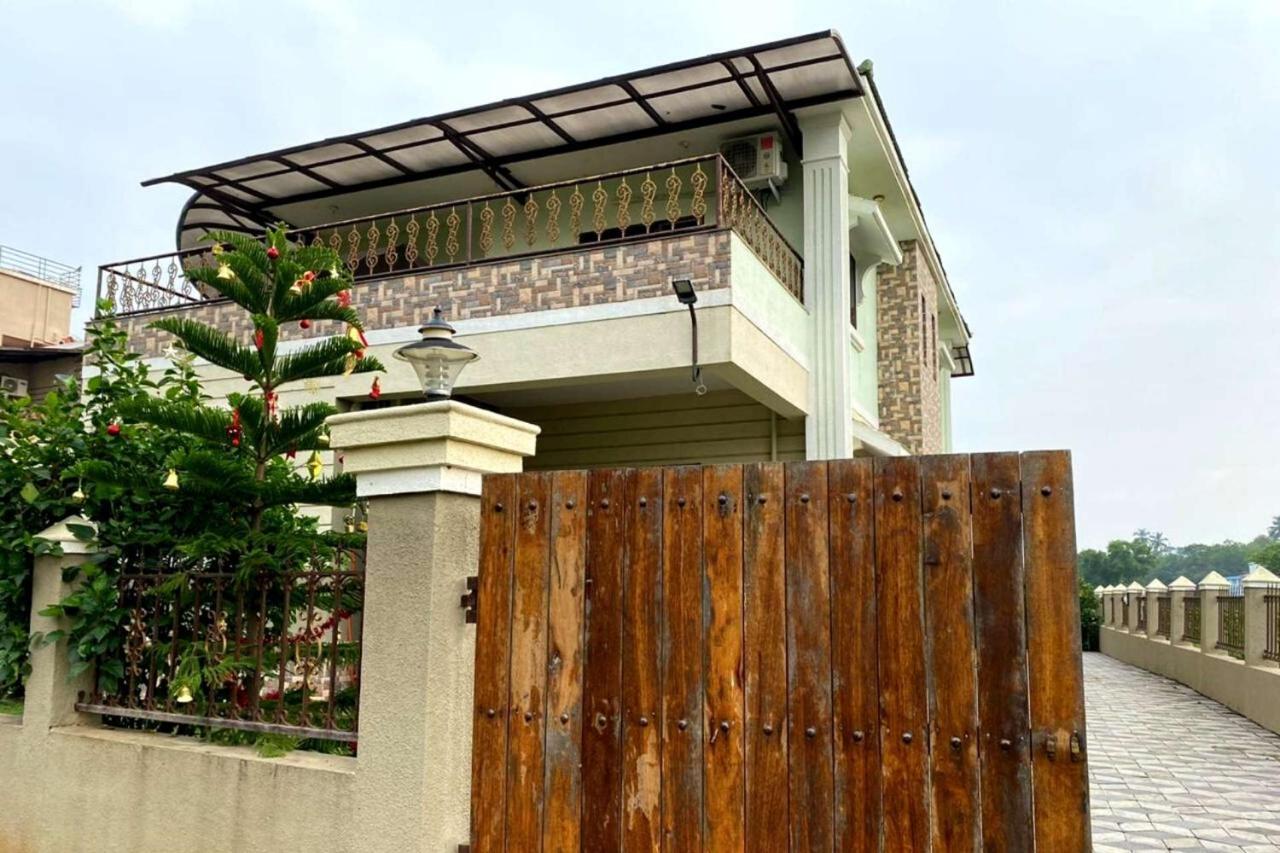 Nessies Nagaon Villa Алибаг Екстериор снимка